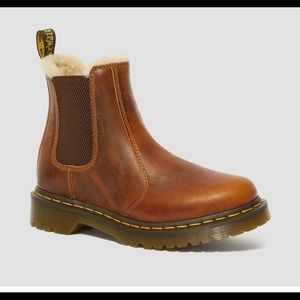 DR MARTENS LEONORE 2976 WOMEN'S FAUX FUR LINED CHELSEA BOOTS
